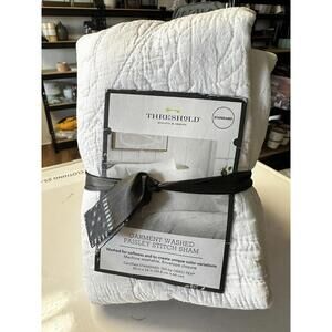 Standard Pillow Sham-White Paisley Stitch